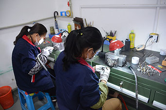 塑胶精密叼嘿视频导航页制造中常用的抛光方法有哪些？
